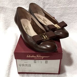 Salvatore Ferragamo Vara Pumps, size 6.5B